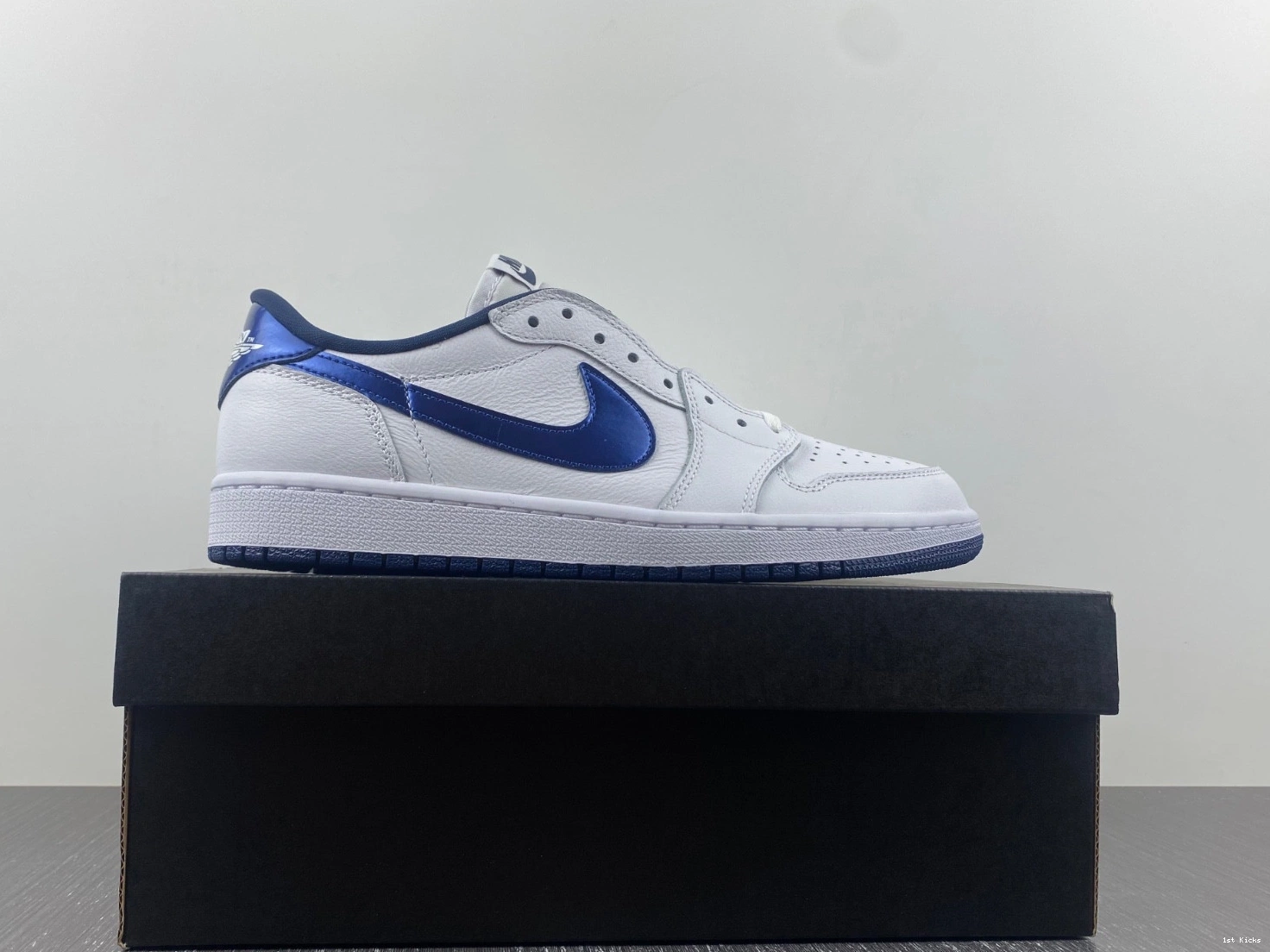 Retro 1 Blue Low Metallic - 705329-106 Jordan 0311